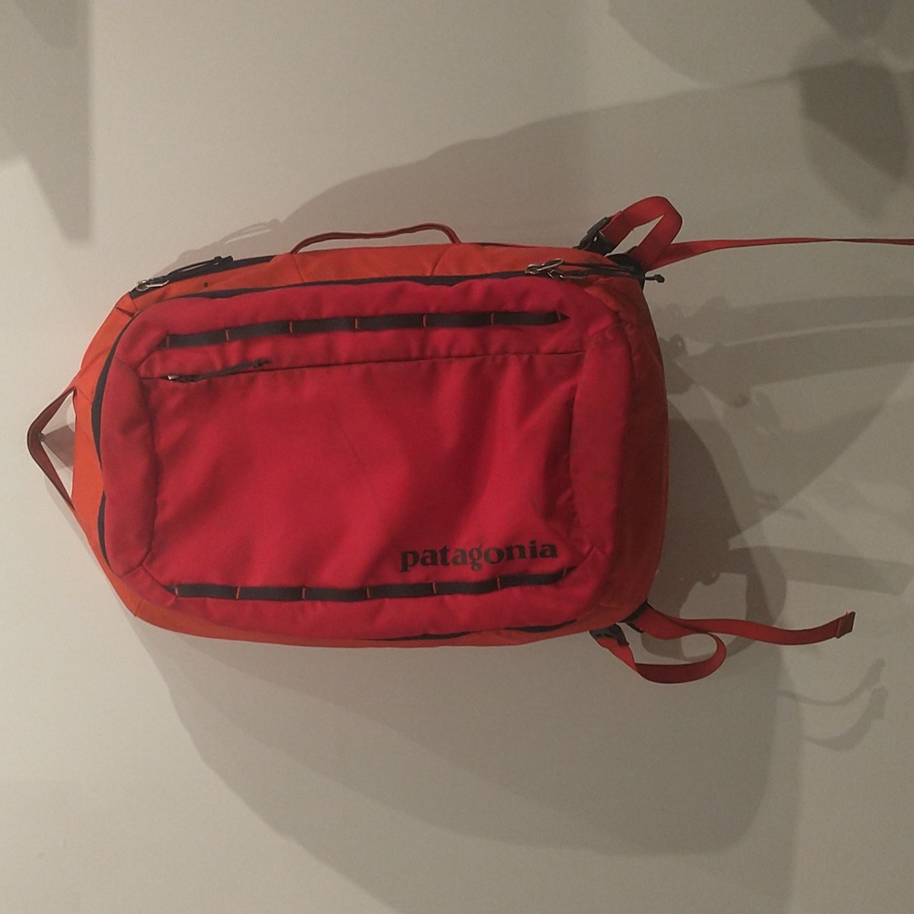 PATAGONIA Tres 25L Backpack. Red and Orange.